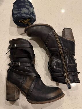Freebird by Steven Black Distressed Leather Boots zip up good